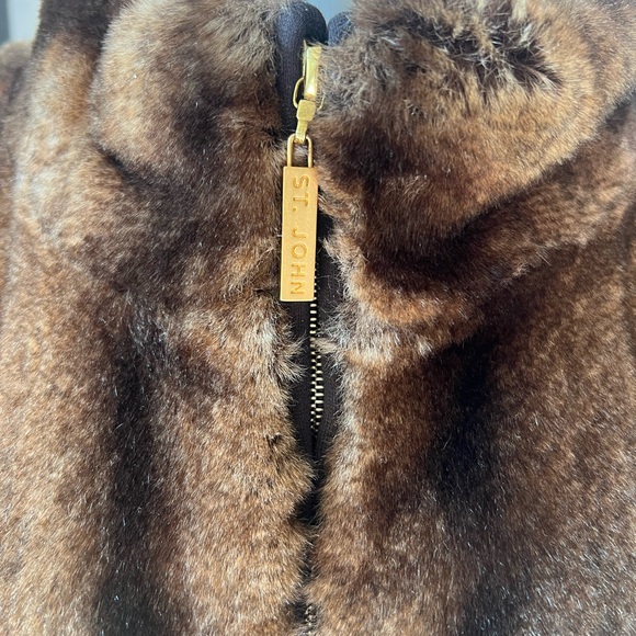 St. John faux fur vest size L large in brown GUC - Picture 6 of 12